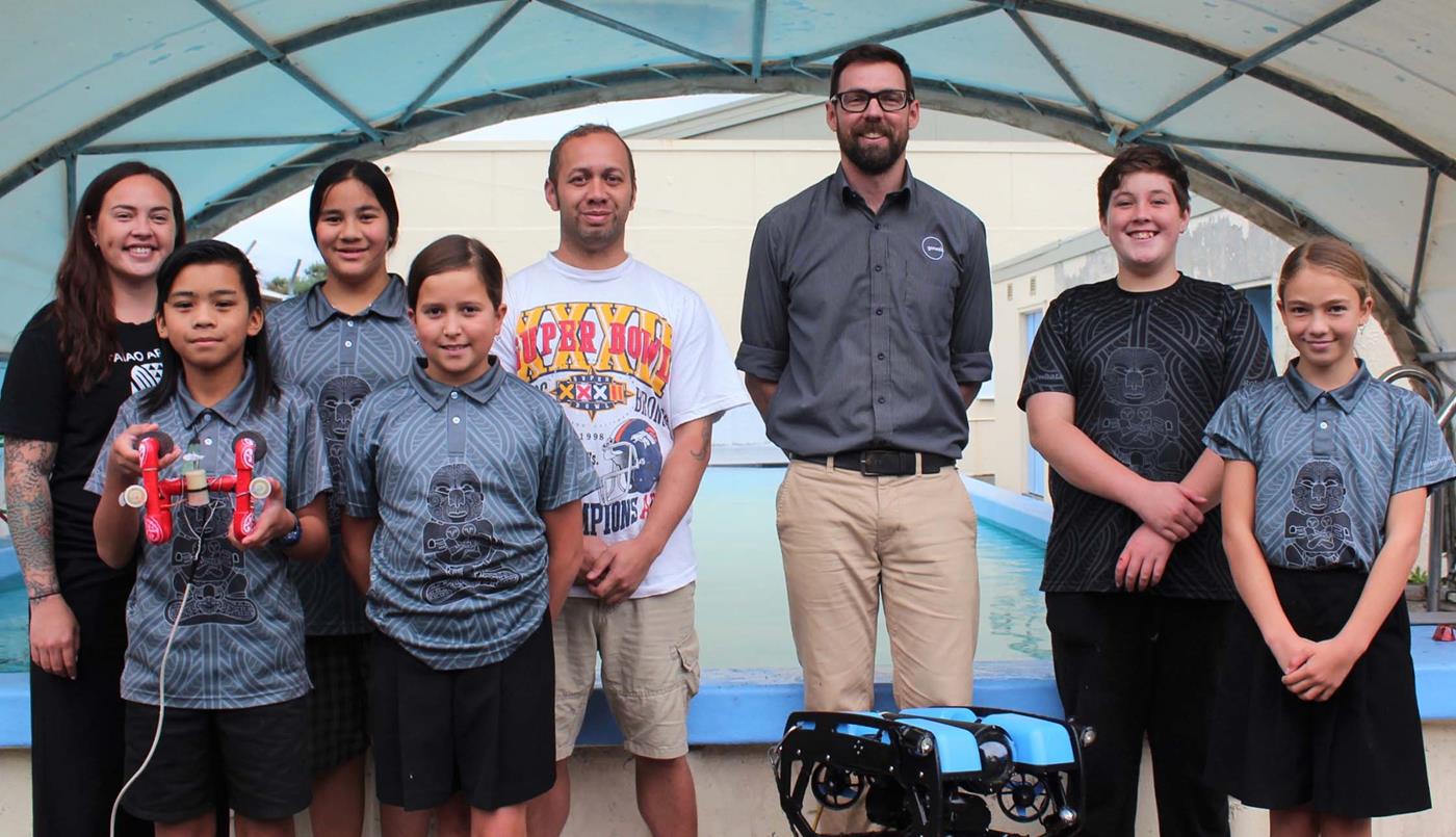 Andrew Balme, Genesis Engineer with Rotorua Primary School robotics team