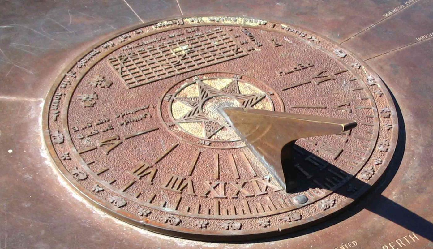 Sundial displaying time