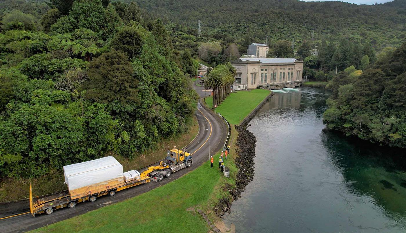 A new generator being delivered by a truck to Tuai Power Station