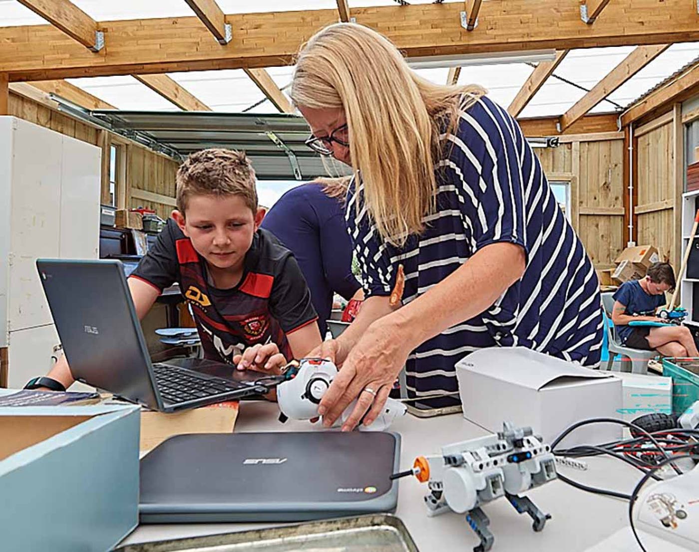 teacher helping student with robotics
