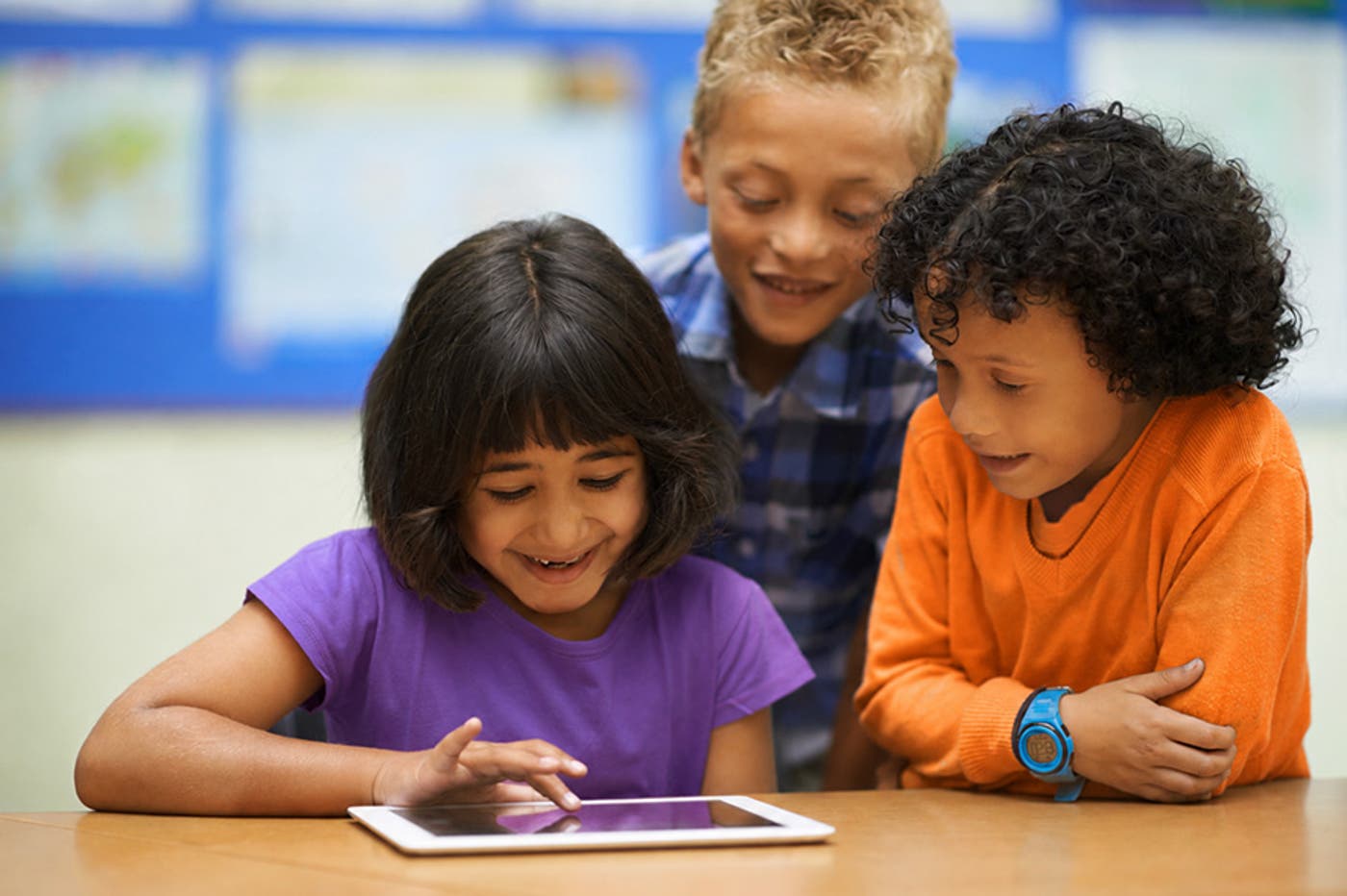 children on tablet
